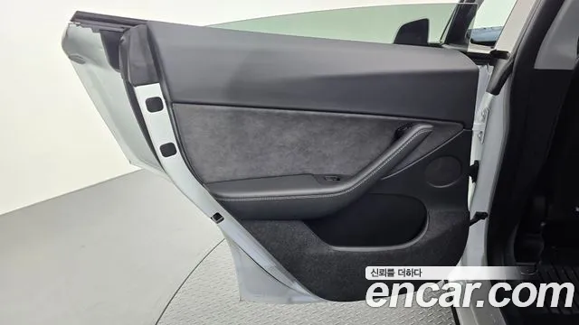 Tesla Model Y — Фото автомобиля 14