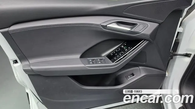 Audi Q6 e-tron — Фото автомобиля 24