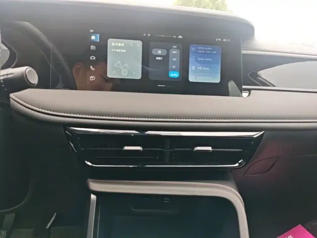 Roewe i5 — Фото автомобиля 12