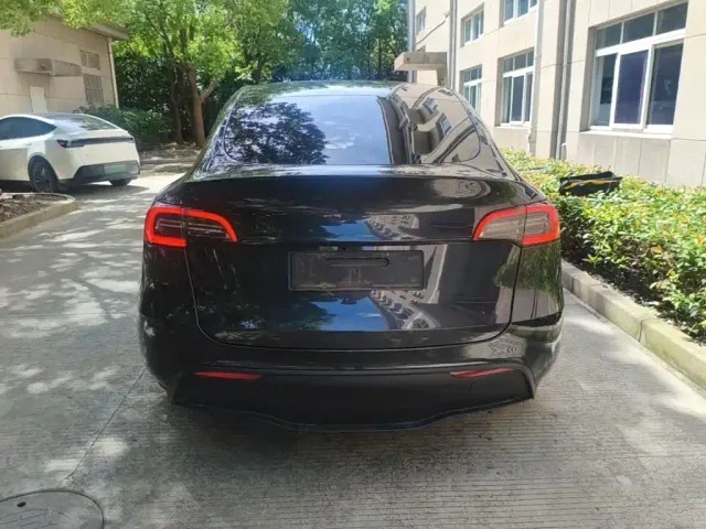 Tesla Model Y — Фото автомобиля 5