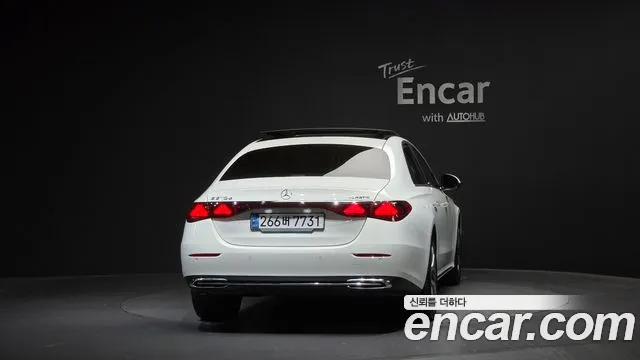 Mercedes-Benz E-Class — Фото автомобиля 4