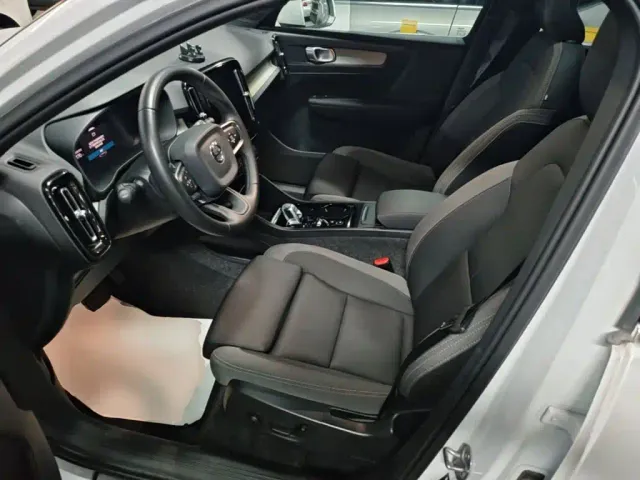 Volvo XC40 — Фото автомобиля 14