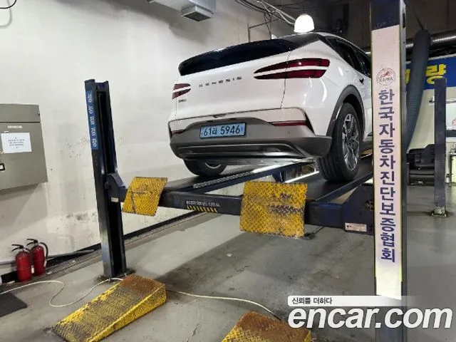 Genesis GV60 — Фото автомобиля 2