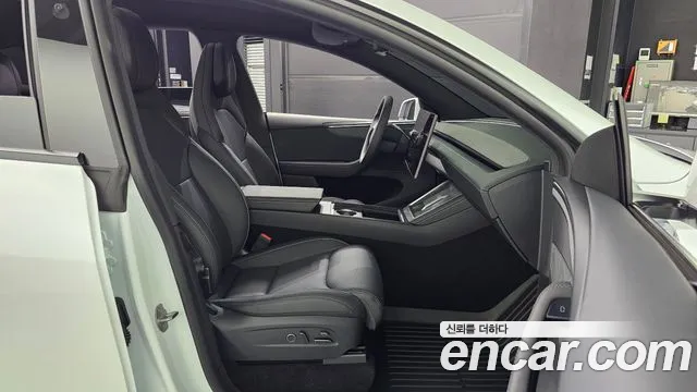 Tesla Model Y — Фото автомобиля 17