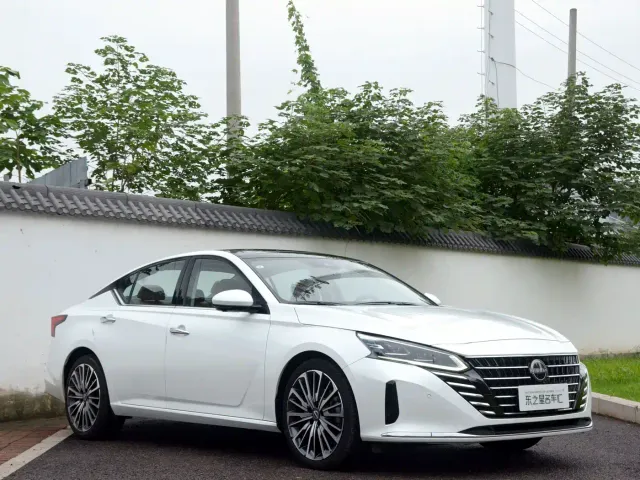 Nissan Teana — Фото автомобиля 3