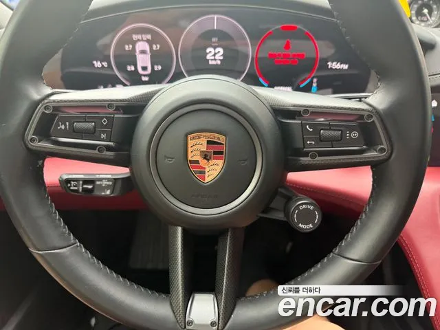 Porsche Taycan — Фото автомобиля 11