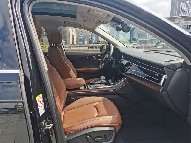 Audi Q7 — Фото автомобиля 12