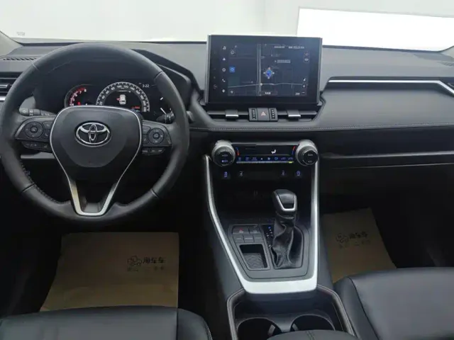 Toyota RAV4 — Фото автомобиля 12