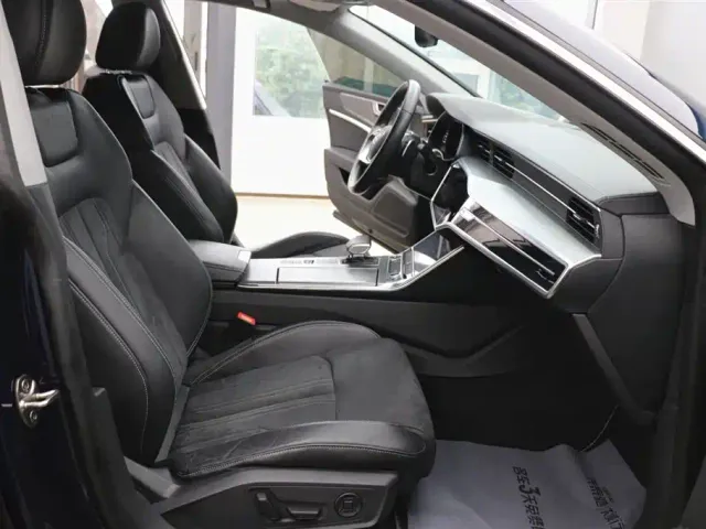Audi A7L — Фото автомобиля 24