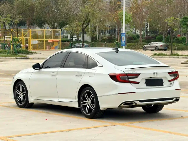 Honda Accord — Фото автомобиля 6