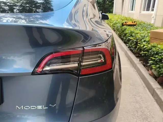 Tesla Model Y — Фото автомобиля 7