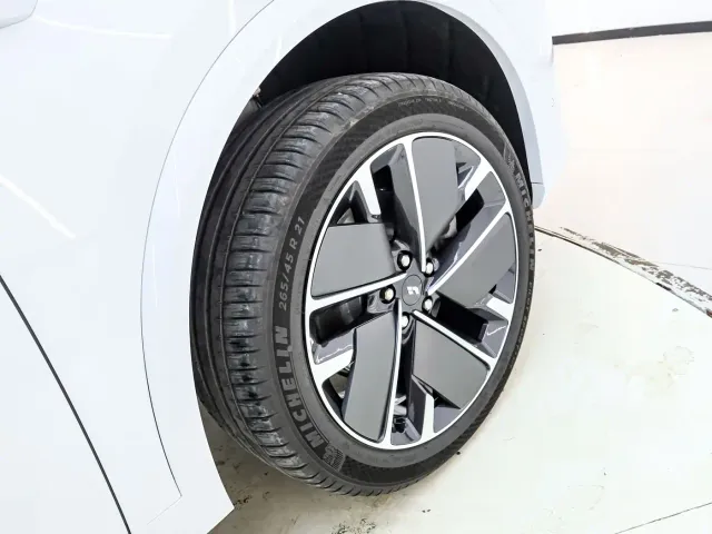 Li Auto L7 — Фото автомобиля 15