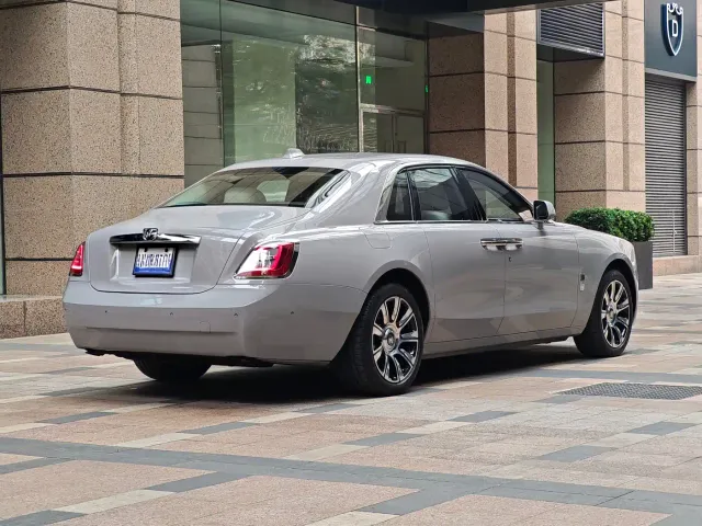Rolls-Royce Ghost — Фото автомобиля 3