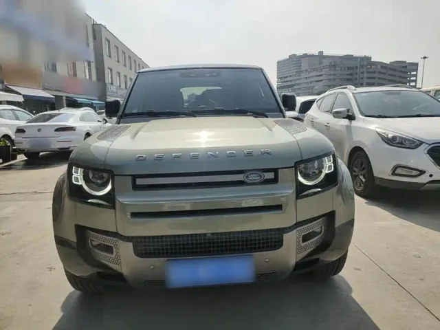 Land Rover Defender — Фото автомобиля 2