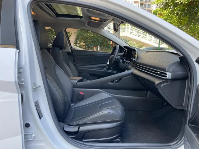 Hyundai Elantra — Фото автомобиля 7
