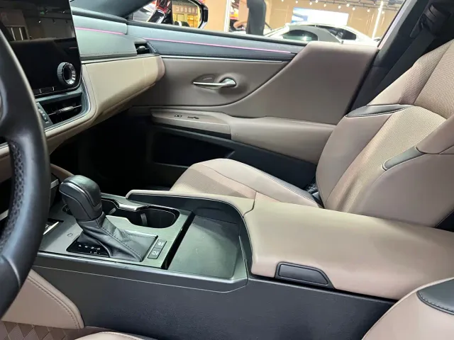 Lexus ES — Фото автомобиля 6