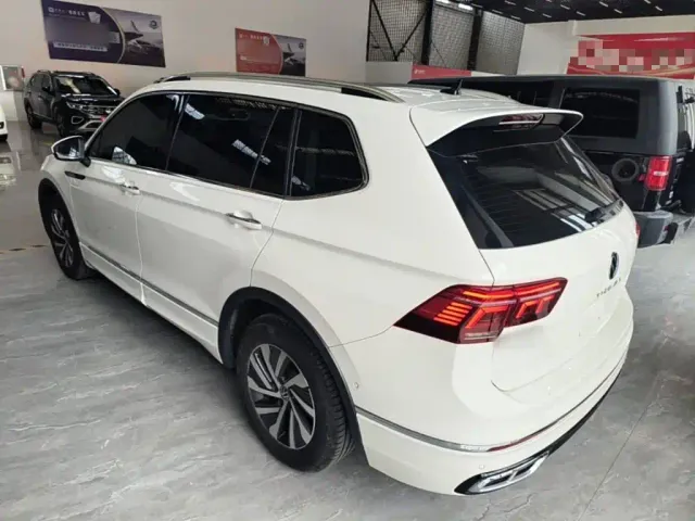 Volkswagen Tiguan L PHEV — Фото автомобиля 4