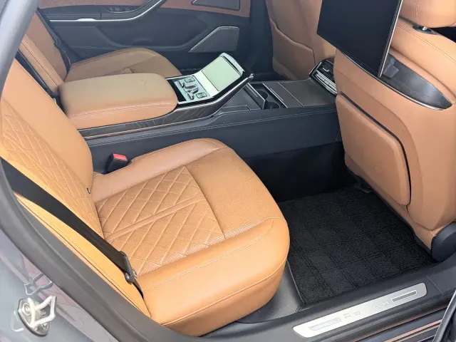 Audi A8 — Фото автомобиля 6