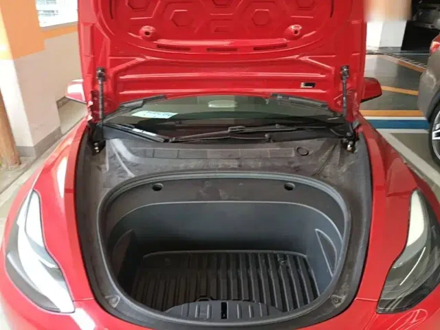 Tesla Model 3 — Фото автомобиля 19