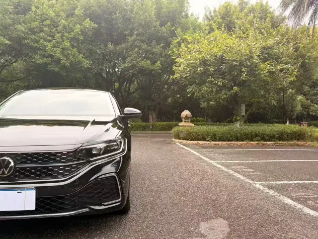 Volkswagen Passat — Фото автомобиля 13