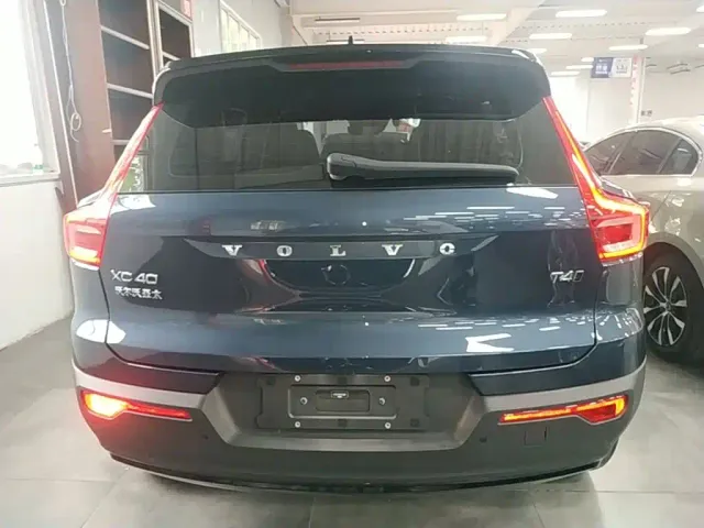Volvo XC40 — Фото автомобиля 5