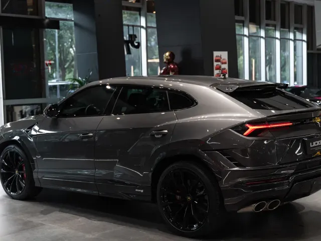 Lamborghini Urus — Фото автомобиля 9