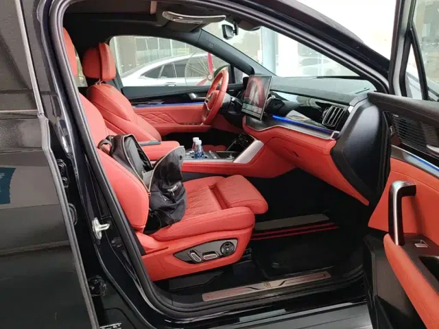 BYD Tang — Фото автомобиля 24