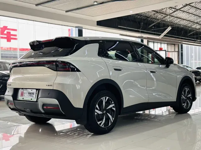 Changan Qiyuan Q05 — Фото автомобиля 9