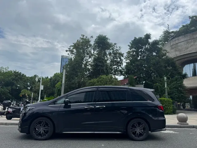 Honda Odyssey — Фото автомобиля 3