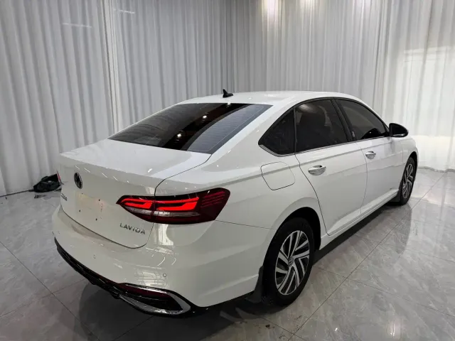 Volkswagen Lavida — Фото автомобиля 4