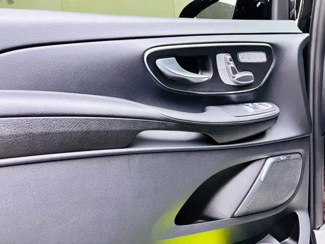 Mercedes-Benz V-Class — Фото автомобиля 11