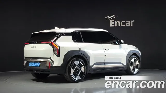 Kia EV3 — Фото автомобиля 2
