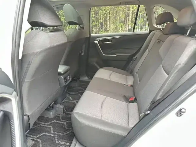 Toyota RAV4 — Фото автомобиля 8