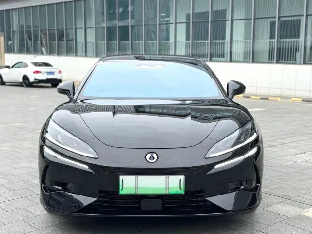 Denza Z9GT — Фото автомобиля 2