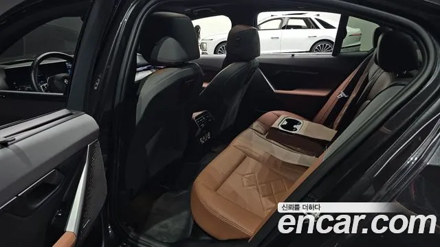 BMW i5 G60 — Фото автомобиля 17