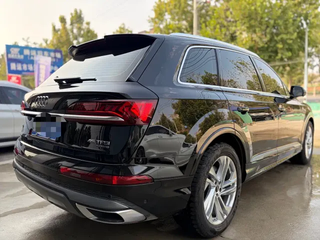 Audi Audi Q7 2024 45 TFSI quattro S line Sport — Фото автомобиля 7