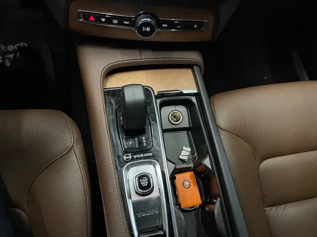 Volvo XC90 — Фото автомобиля 14