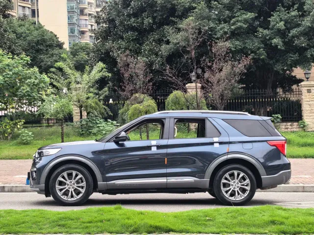 Ford Explorer — Фото автомобиля 14