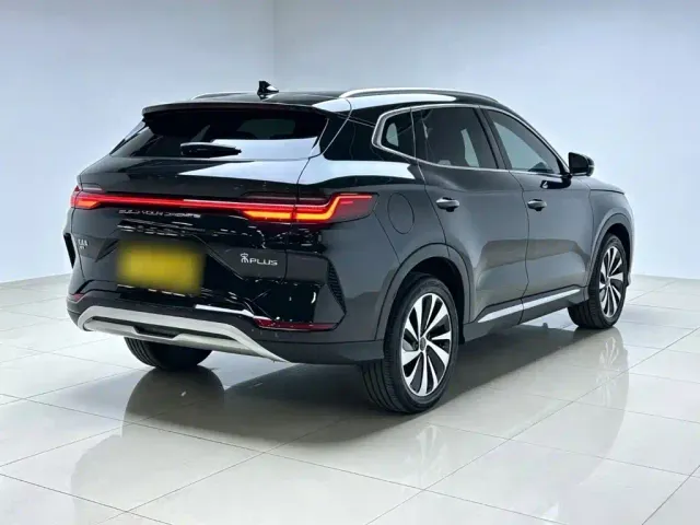 BYD Song PLUS PHEV 2024 Glory Edition DM-i 110km Flagship PLUS — Фото автомобиля 6