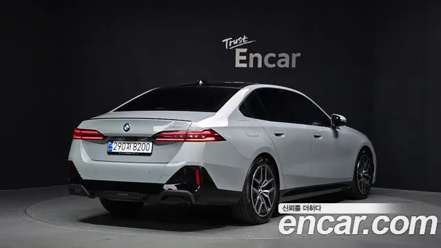 BMW 5-Series — Фото автомобиля 2