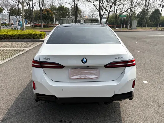 BMW 5 Series — Фото автомобиля 11