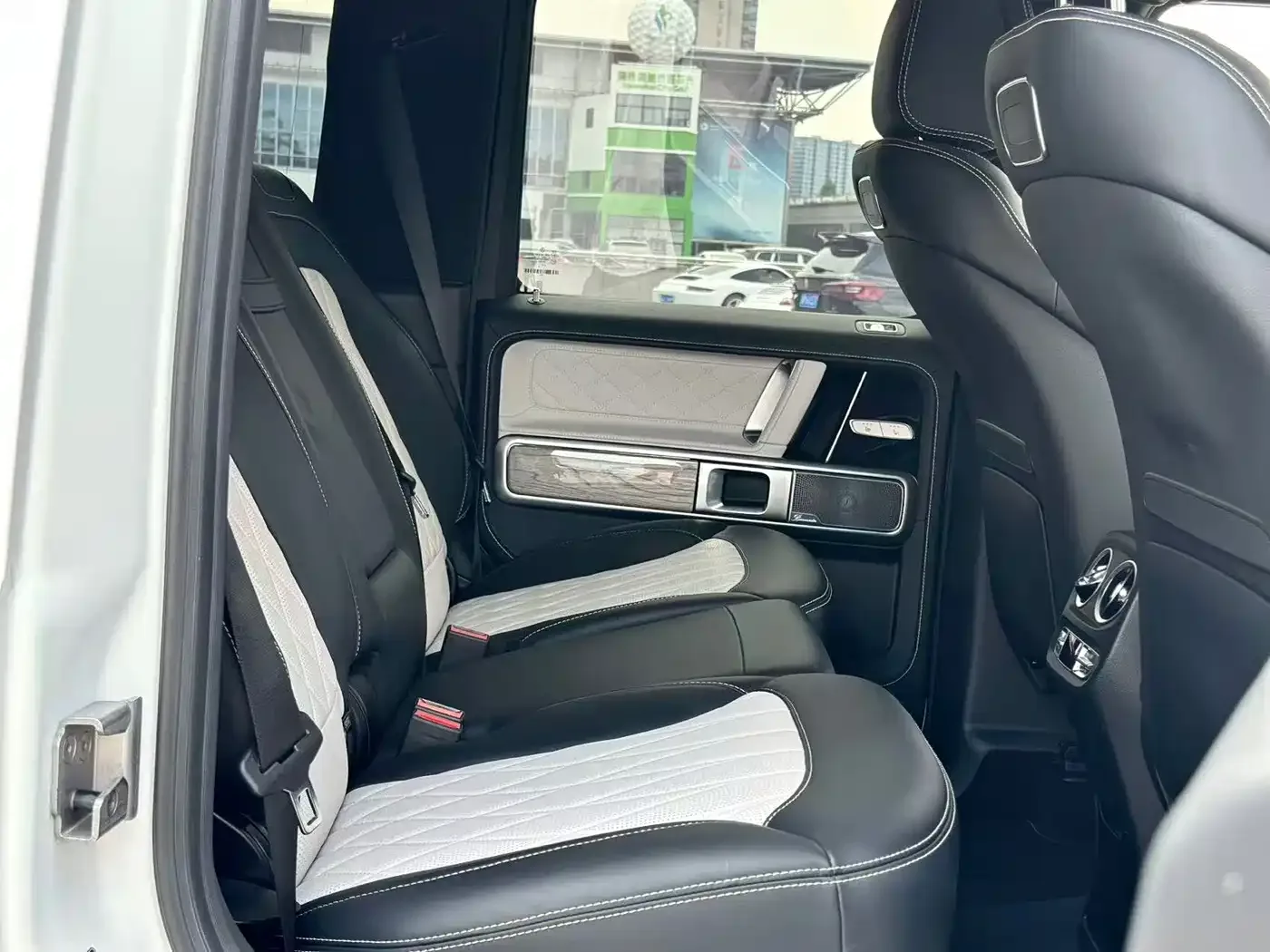 Mercedes-Benz Mercedes-Benz G-Class 2023 G 500 — Фото автомобиля 21