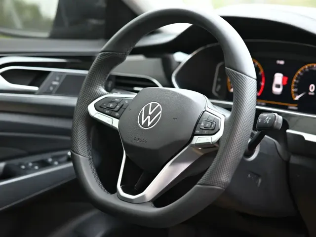 Volkswagen Passat — Фото автомобиля 7