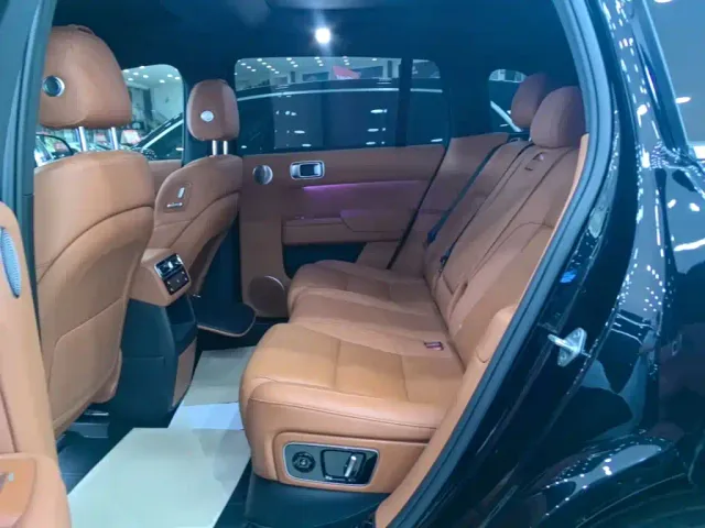 Li Auto L7 — Фото автомобиля 16