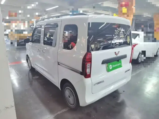 Wuling Zhiguang NEV — Фото автомобиля 4