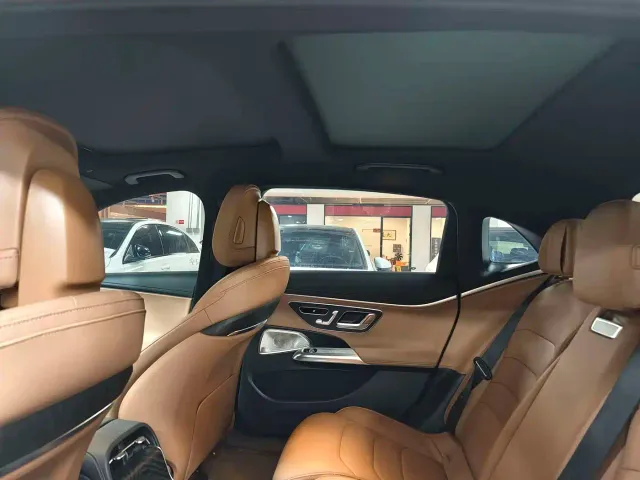 Mercedes-Benz E-Class — Фото автомобиля 11