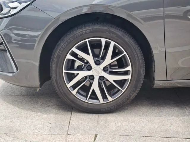Geely Emgrand — Фото автомобиля 14
