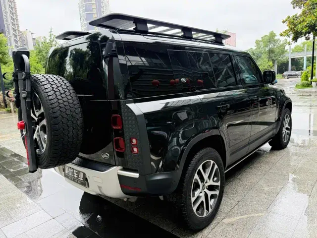 Land Rover Defender — Фото автомобиля 6