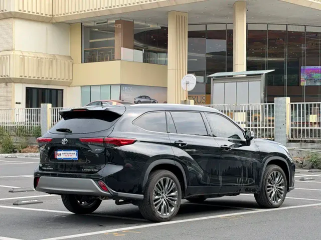Toyota Highlander — Фото автомобиля 7