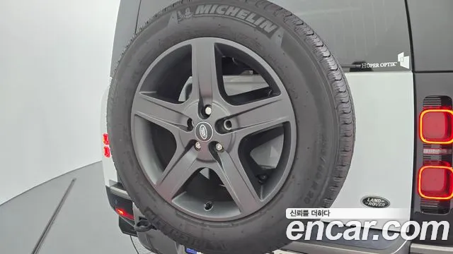 Land Rover Defender Defender (L663) 110 P300 X-Dynamic SE — Фото автомобиля 29